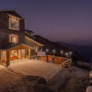https://saffronstays-alpine-blue.shimlahotels.net